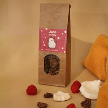 Lade das Bild in den Galerie-Viewer, Juno, die Süße: vegane glutenfreie Hundeleckerlis mit Banane, Himbeere und Kokos