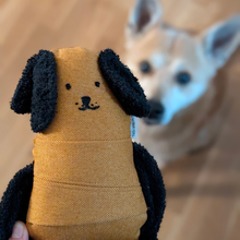 Lade das Bild in den Galerie-Viewer, Biscotti Schnüffeltier für Hunde aus Baumwolle und Cord mit Taschen für Leckerlis
